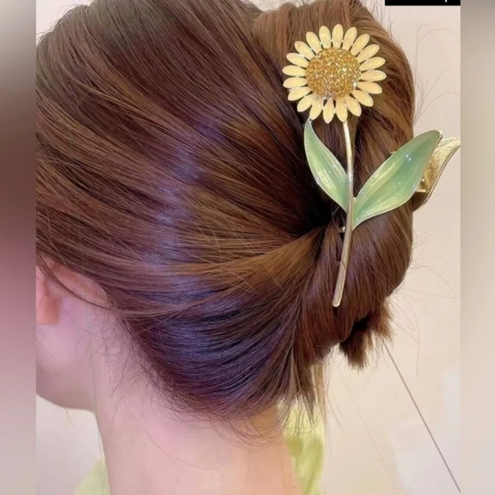 💛▪️ Piper K▪️ gorgeous metal floral hair claw clips set of 2